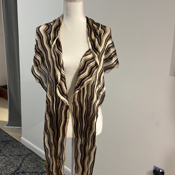 Luxurious neutrals wrap pashmina with fringe - Picture 5 of 5